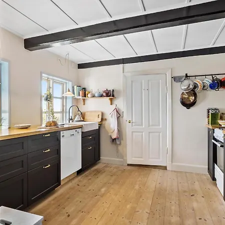 펜션 4 Bedroom Beautiful In